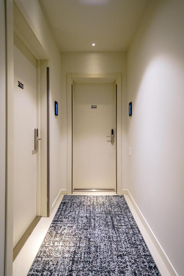 Bergamo Inn 21 Eksteriør billede A door